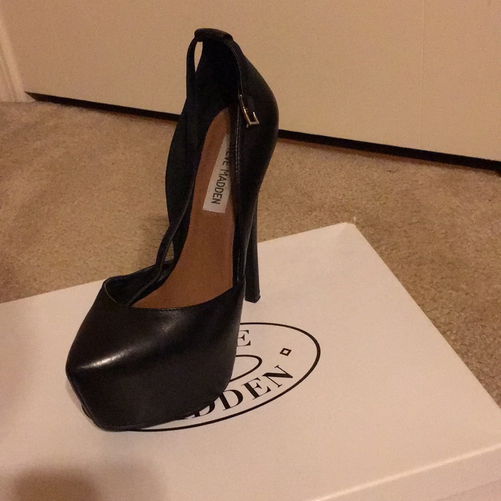Black Steve Madden Pump